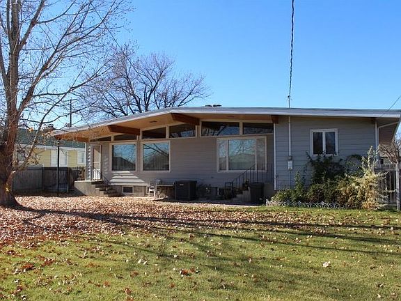 3rd image of 807 N Cody Ave