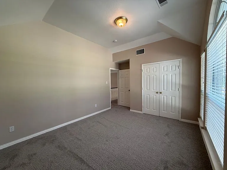 2321 Flanders Ln — Photo 13