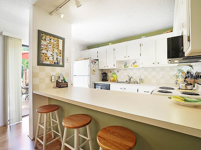 825 Center St #11C — Photo 9
