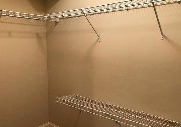 Master bed room walk-in_