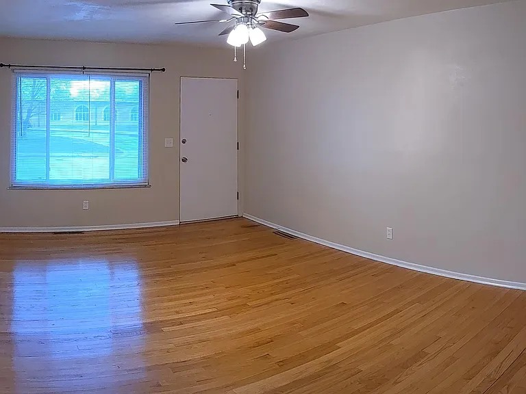 411 Joseph Dr — Photo 2