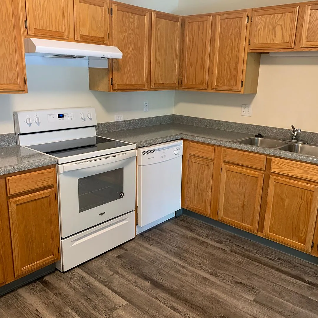 Drake Court Apartments — Photo 3