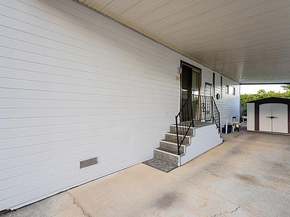 3rd image of 660 Leslie Street #9