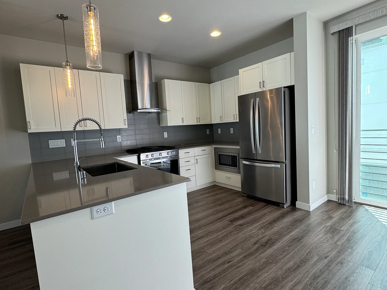 3 bed, 1435 sqft, $3,790 — Photo 4