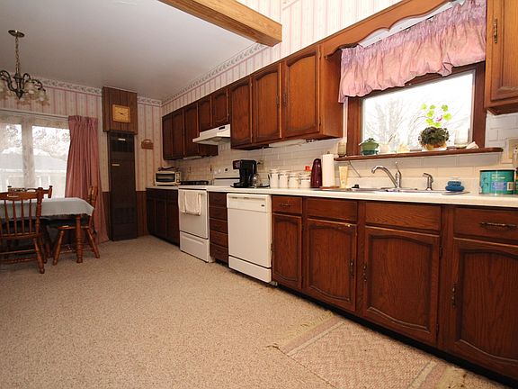 5th image of 225 W Park St