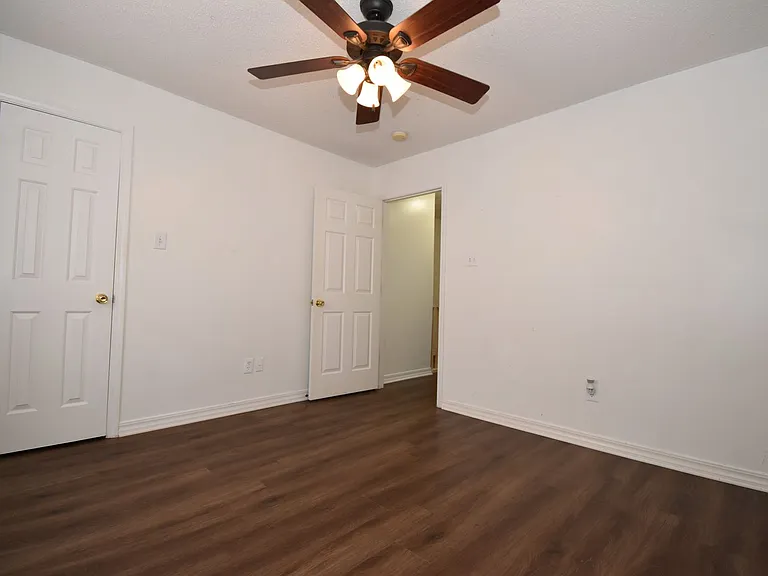 207 N Homer St — Photo 11