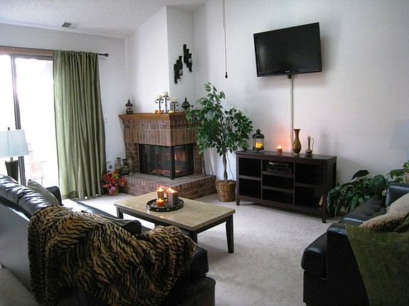 2nd image of 7915 Oak Knoll Ln #7915