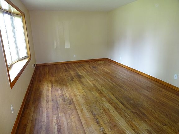 4th image of 823 Hoban Ave