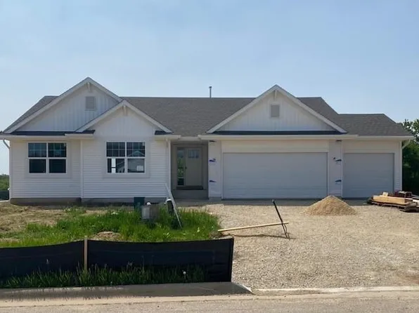 205 English Oak Ln, Poplar Grove, IL 61065