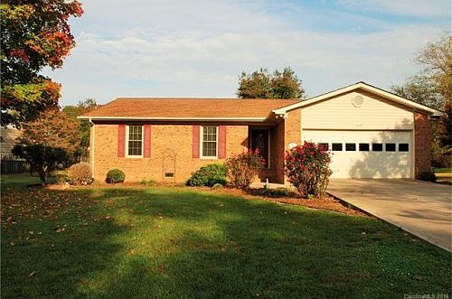 3rd image of 189 Dellinger Dr