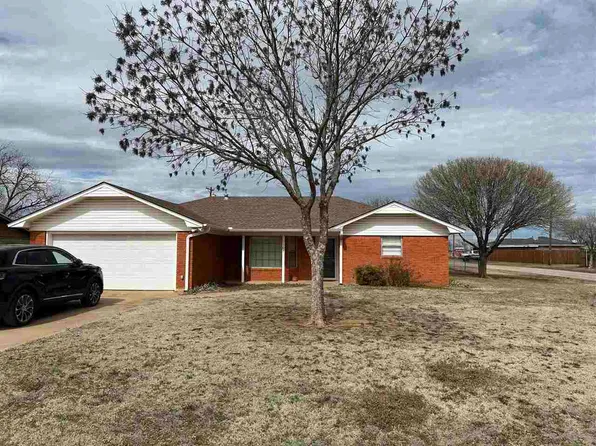 1102 W 5th St, Grandfield, OK 73546