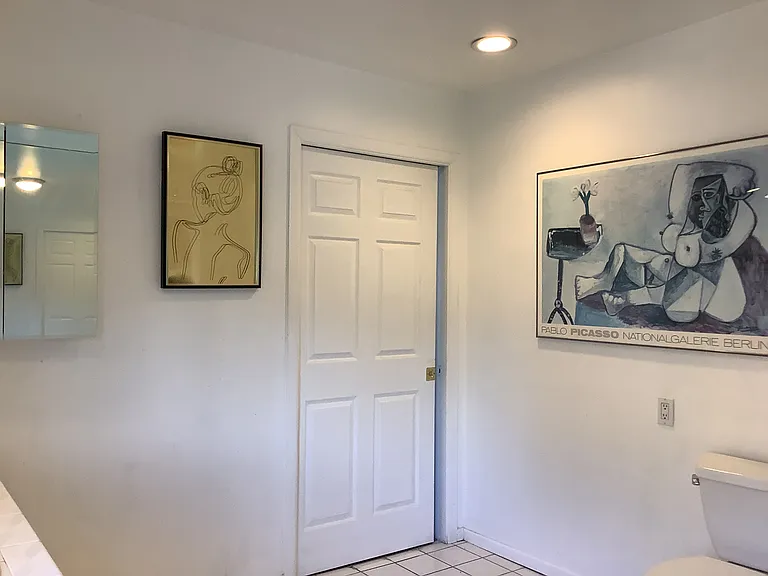 19251 Oxnard St — Photo 23
