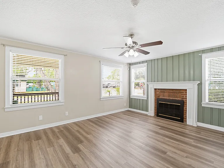509 Murray Dr — Photo 12