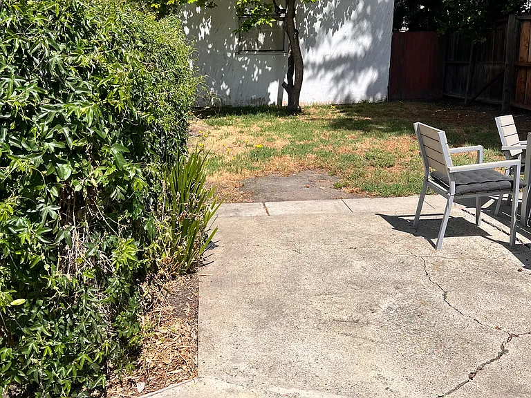 1171 Clinton St — Photo 2