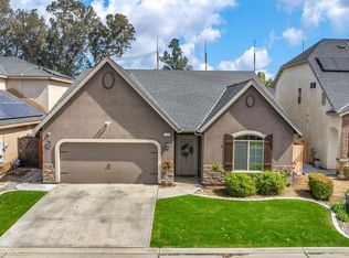 7410 N Lacey Dr, Fresno, CA 93722