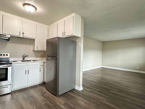 2nd image of 872 13th St #10