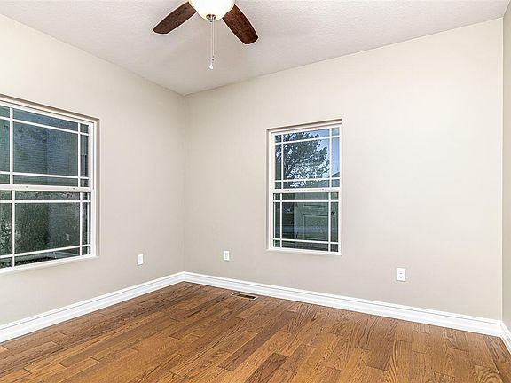 5th image of 306 Kensington Dr