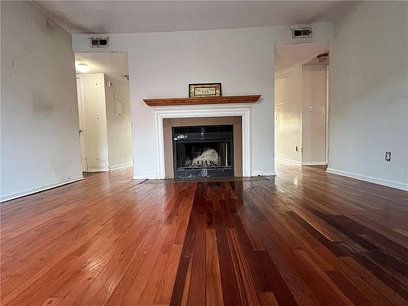 4th image of 1166 Booth Rd #908