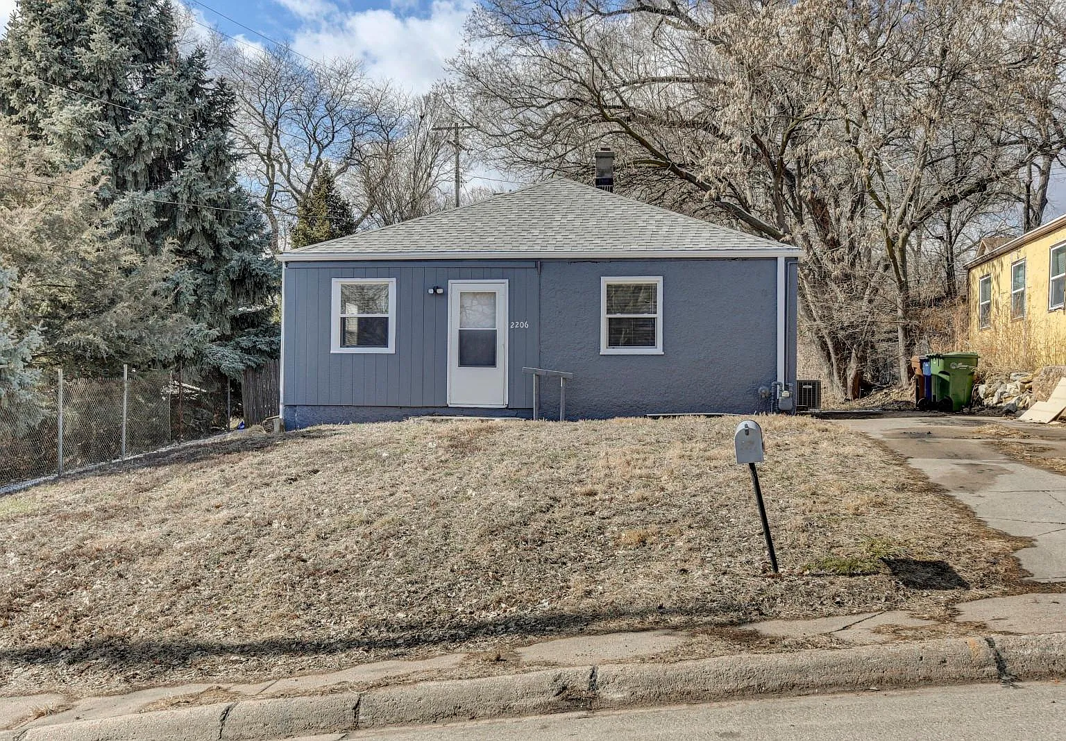 2206 Crawford St — Photo 1