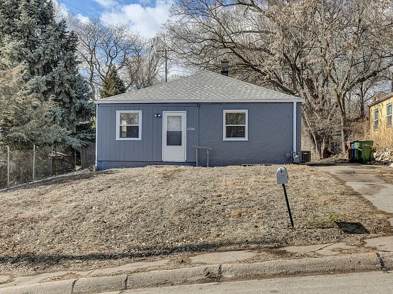 2206 Crawford St — Photo 1
