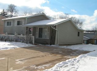 213 Kenilworth Dr, Bolingbrook, IL