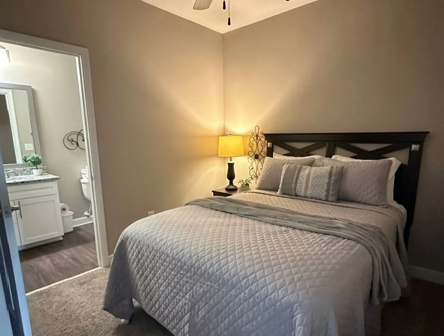 1 bed, 1.0 bath, 635 sqft, $3,290 — Photo 2