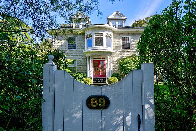 2nd image of 89 N PINE Avenue
