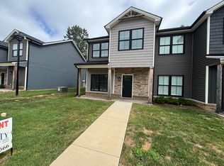 102 Sunburst Villa Dr, Evington, VA 24550