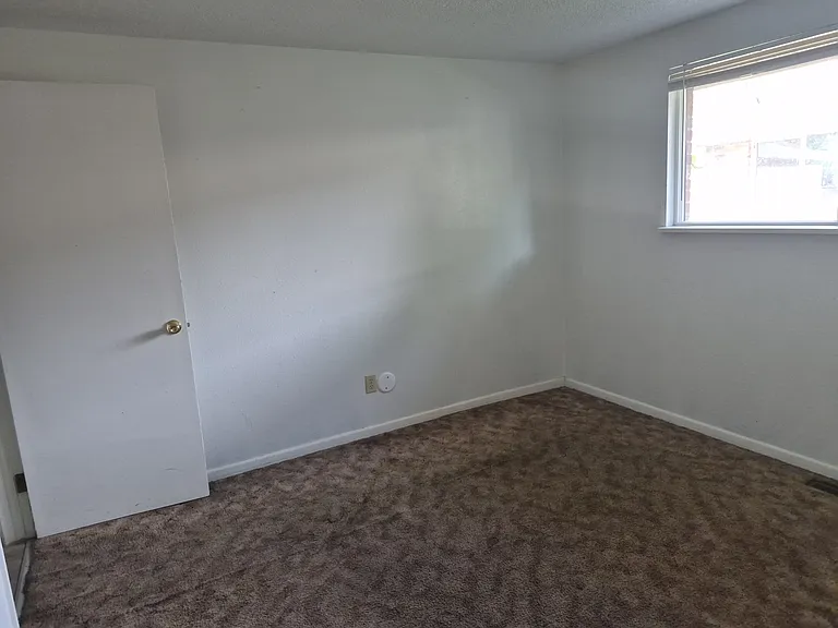 1202 S Coffman St — Photo 4