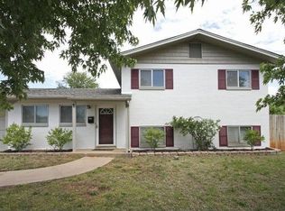 2400 Queensbury Rd, Moore, OK 73160