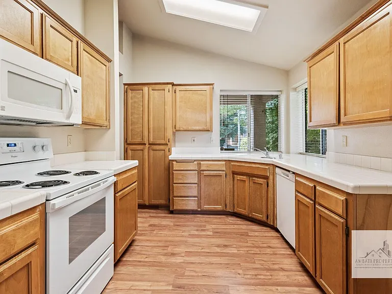3426 W Dovewood Ave — Photo 2