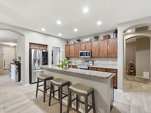3rd image of 859 W HARVEST Road