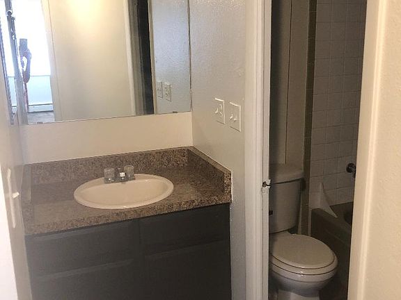 5th image of 3600 S Pearl St #A4570f1bb