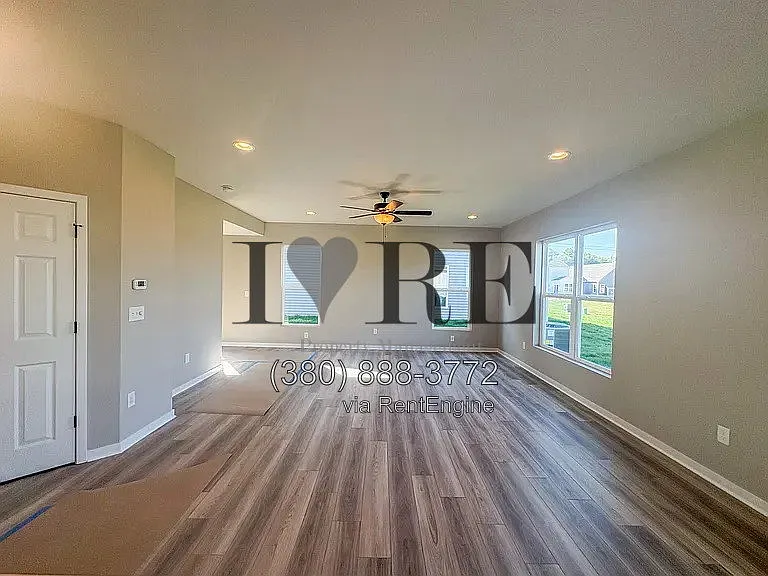 3 bed, 2.5 bath, 1908 sqft, $2,699 — Photo 3