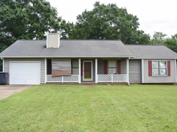 30 Lone Oak Dr, Weaver, AL 36277