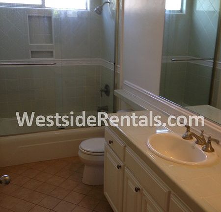 2nd image of 954 N Croft Ave APT 203