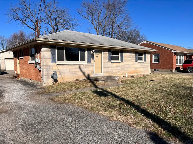 1525 Anna Ln — Photo 1
