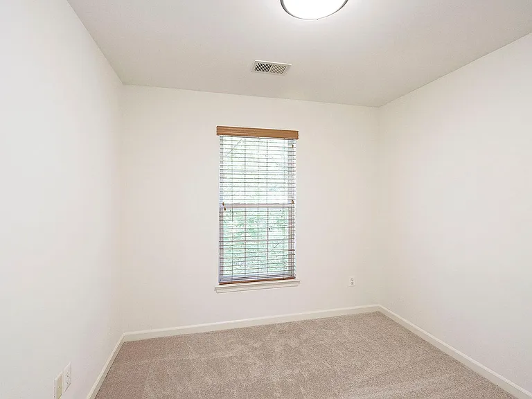 920 Rainier Rd — Photo 13