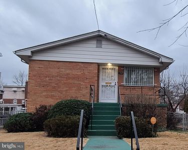 120 49th St NE, Washington, DC, 20019