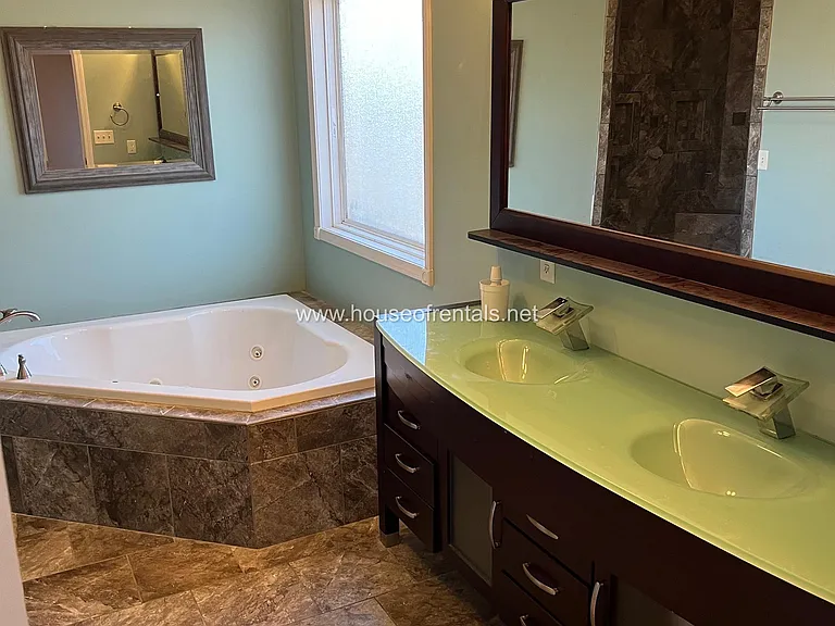 305 McVicker Dr #1 — Photo 9