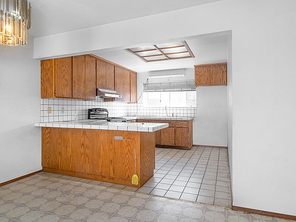4th image of 320 Kalana Ave