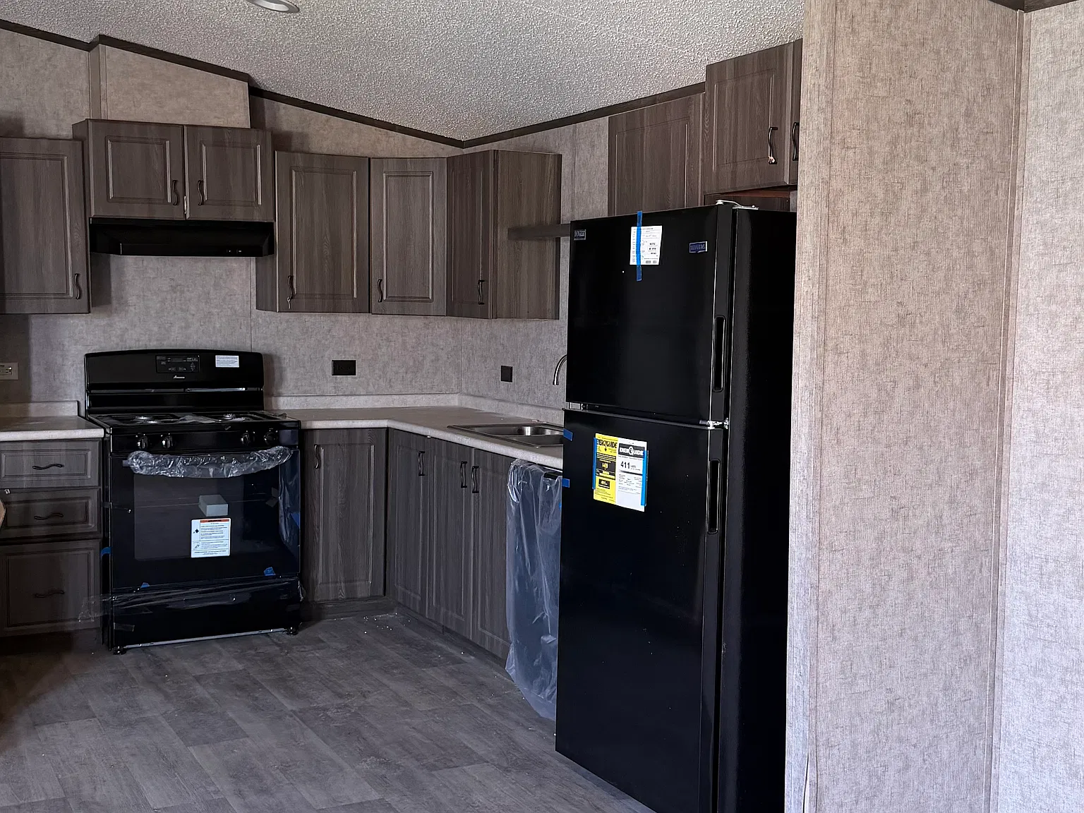 3 bed, $975 — Photo 2