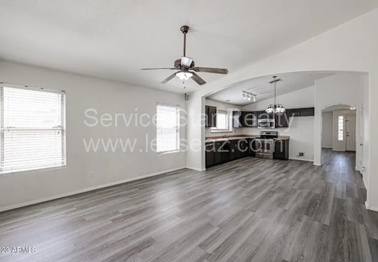 16652 W Latham St — Photo 3
