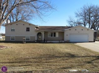 909 McMartin Ave, Grand Island, NE 68801