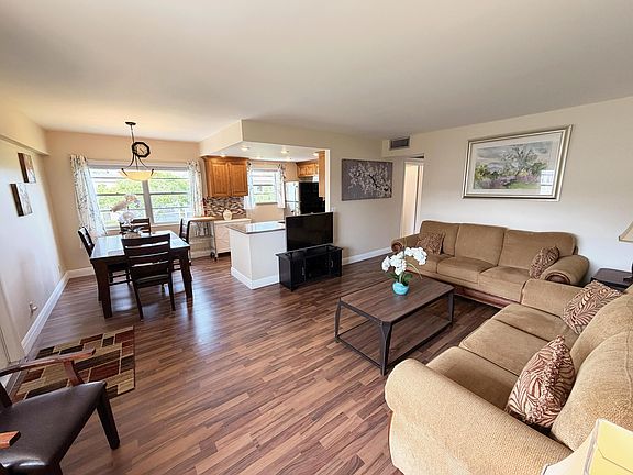3rd image of 375 Mansfield #I