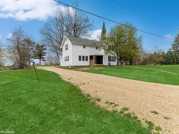 N8071 Us Highway 45, Bear Creek, WI 54922