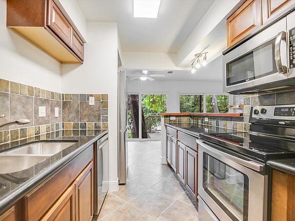 5th image of 2903B Edgewater Dr #A