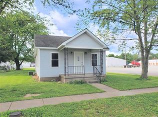 111 N Railroad St, Raymond, IL 62560
