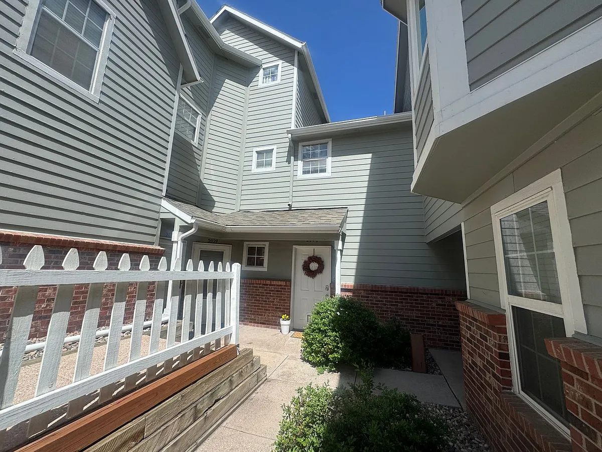 Building Photo - 2041 Palm Dr