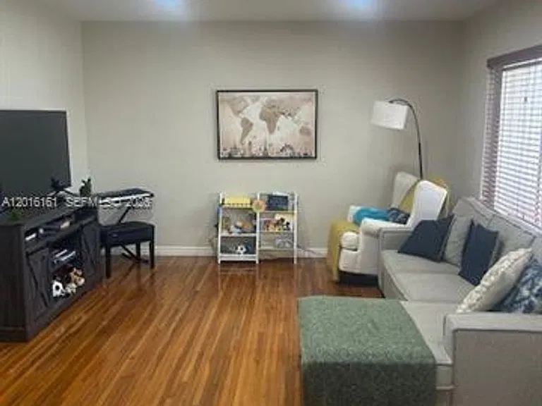322 Fluvia Ave — Photo 4